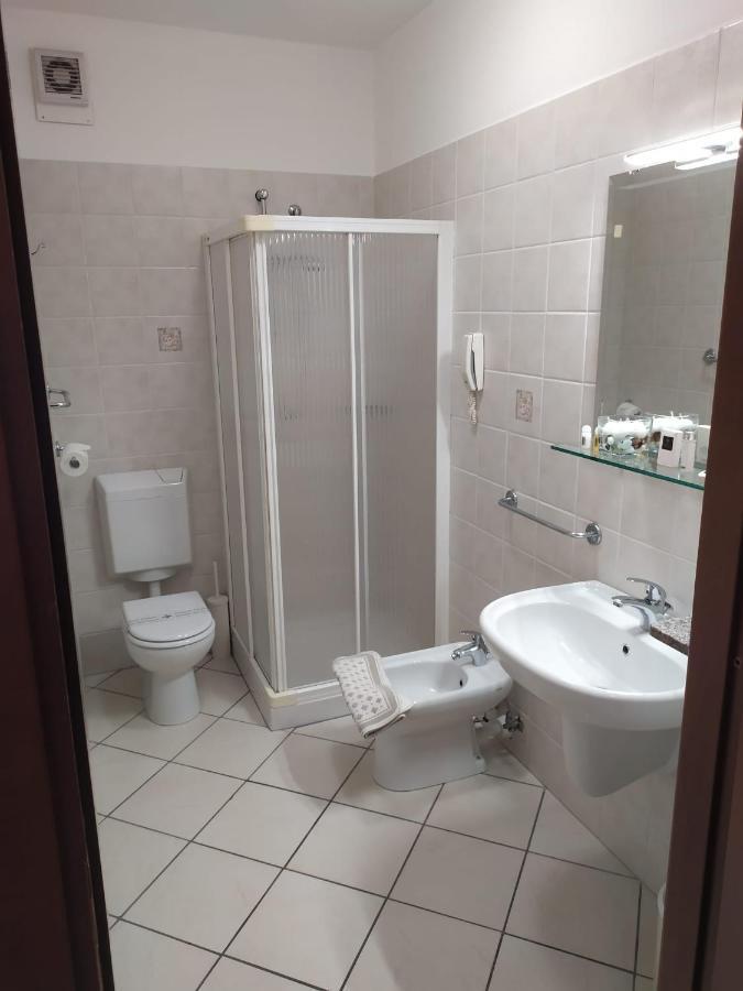 Hotel Baiardo Romagnano Sesia Экстерьер фото